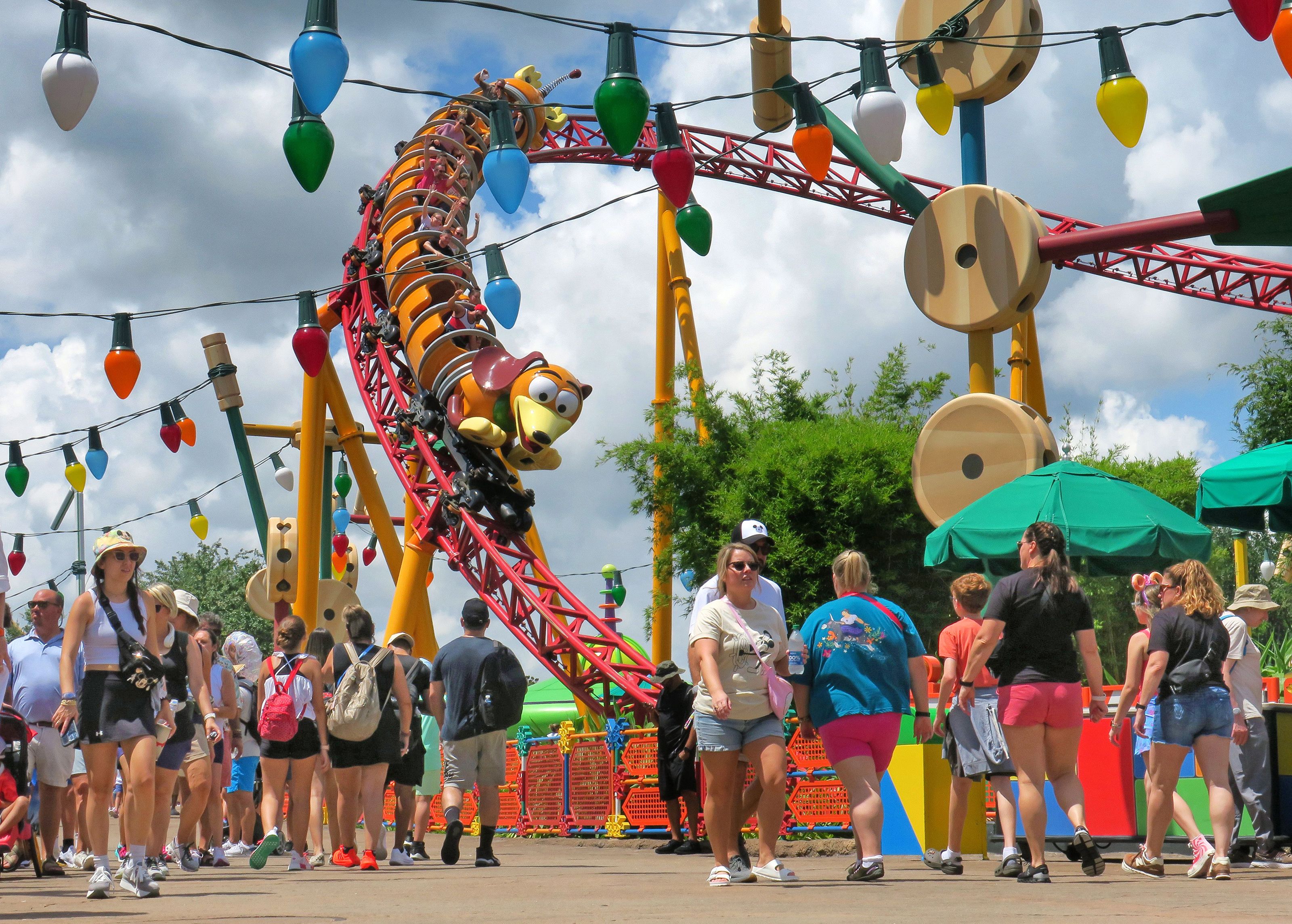 Un tată a dezvăluit cât l-a costat o zi la DisneyWorld cu întreaga familie. Suma este imensă