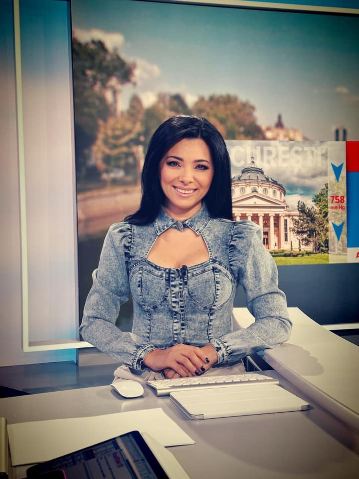 Corina Caragea și-a schimbat tunsoarea. Unii  fani n-au fost încântați de noul ei look: „Îți ia din farmec, îți acoperă fața”