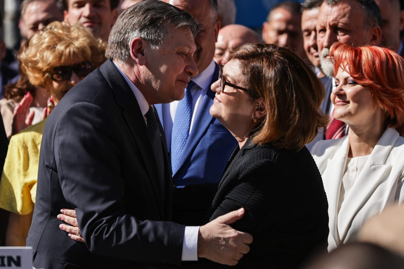 Cum arată soția lui Crin Antonescu și cu ce se ocupă. Adina Vălean a spus la TV ce soțul ei nu voia să se afle: „Este ca un foc de paie”