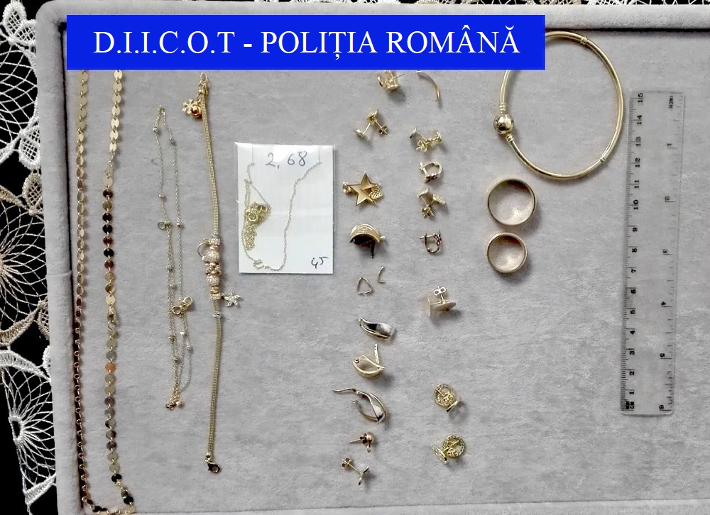Imagini cu kilogramele de aur ridicate de la percheziții! Fratele lui Cătălin Moroșanu, printre suspecții grupării