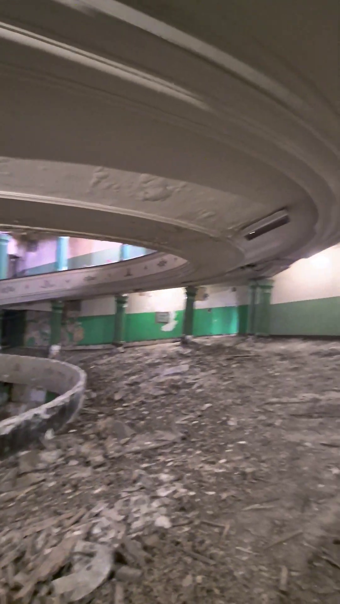 Cinematograful București se vinde pentru suma de 4,9 milioane de euro. Imagini în premieră din interior