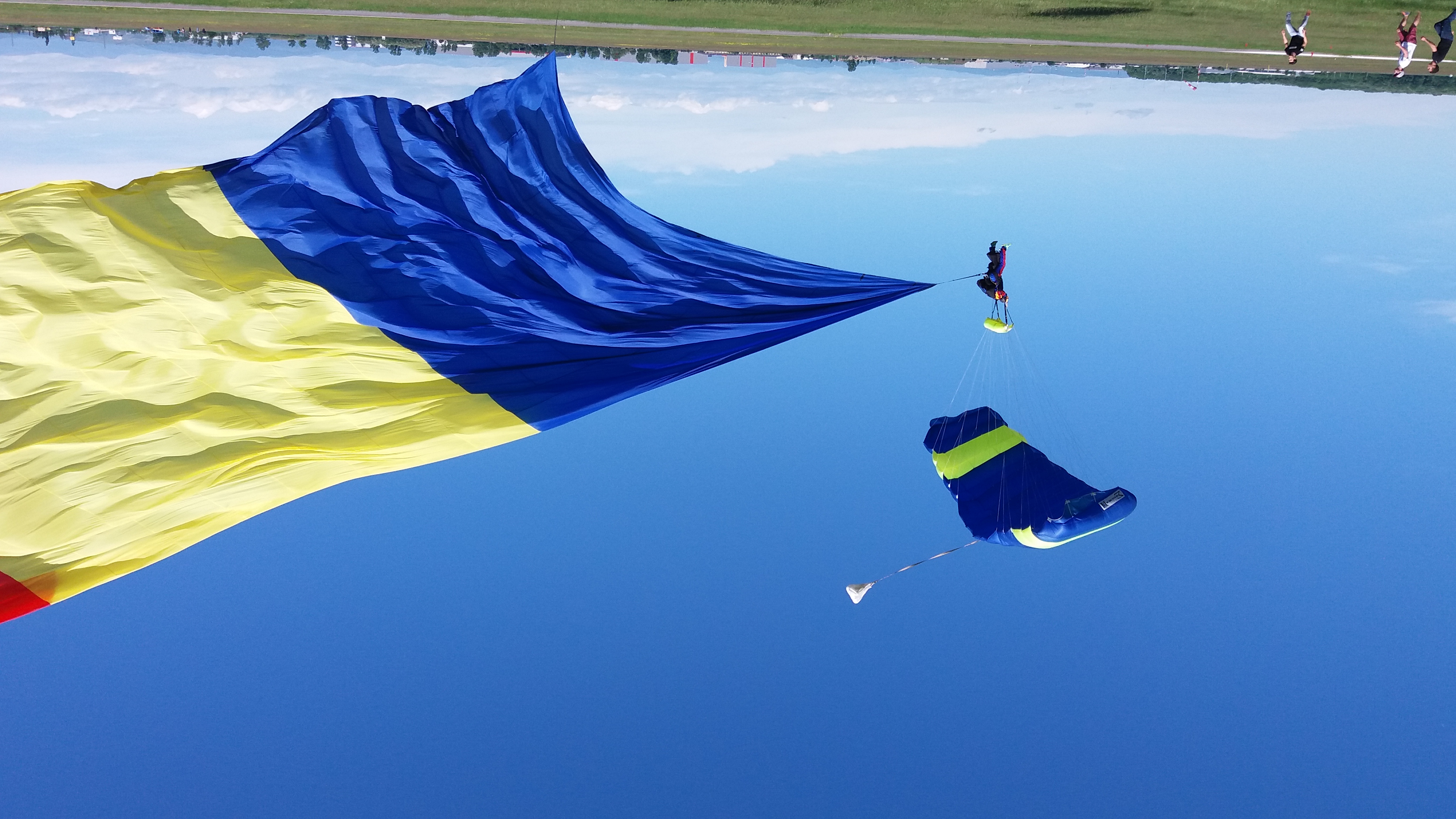FOTO Spectacol pe cer la Aerodromul de la Strejnic