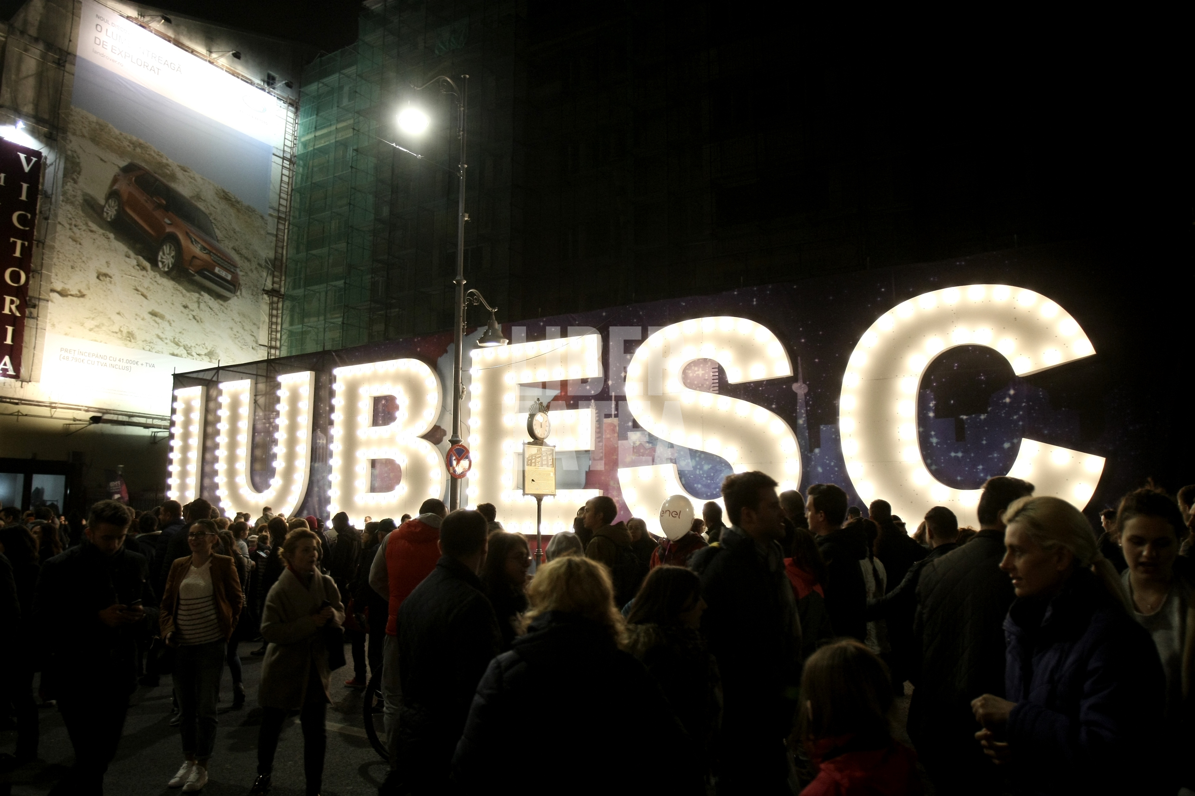 Spotlight 2017. Mii de oameni, fascinați de spectacolul de lumini și sunet din centrul Bucureștiului