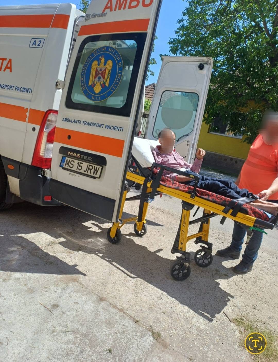 Imagini cu oamenii aduși cu ambulanțe în azilele lui Viorel Pașca. Veneau de la Botoșani, Suceava, Vâlcea, Mehedinți sau Satu Mare: „Au trecut pe la noi peste 3.000”