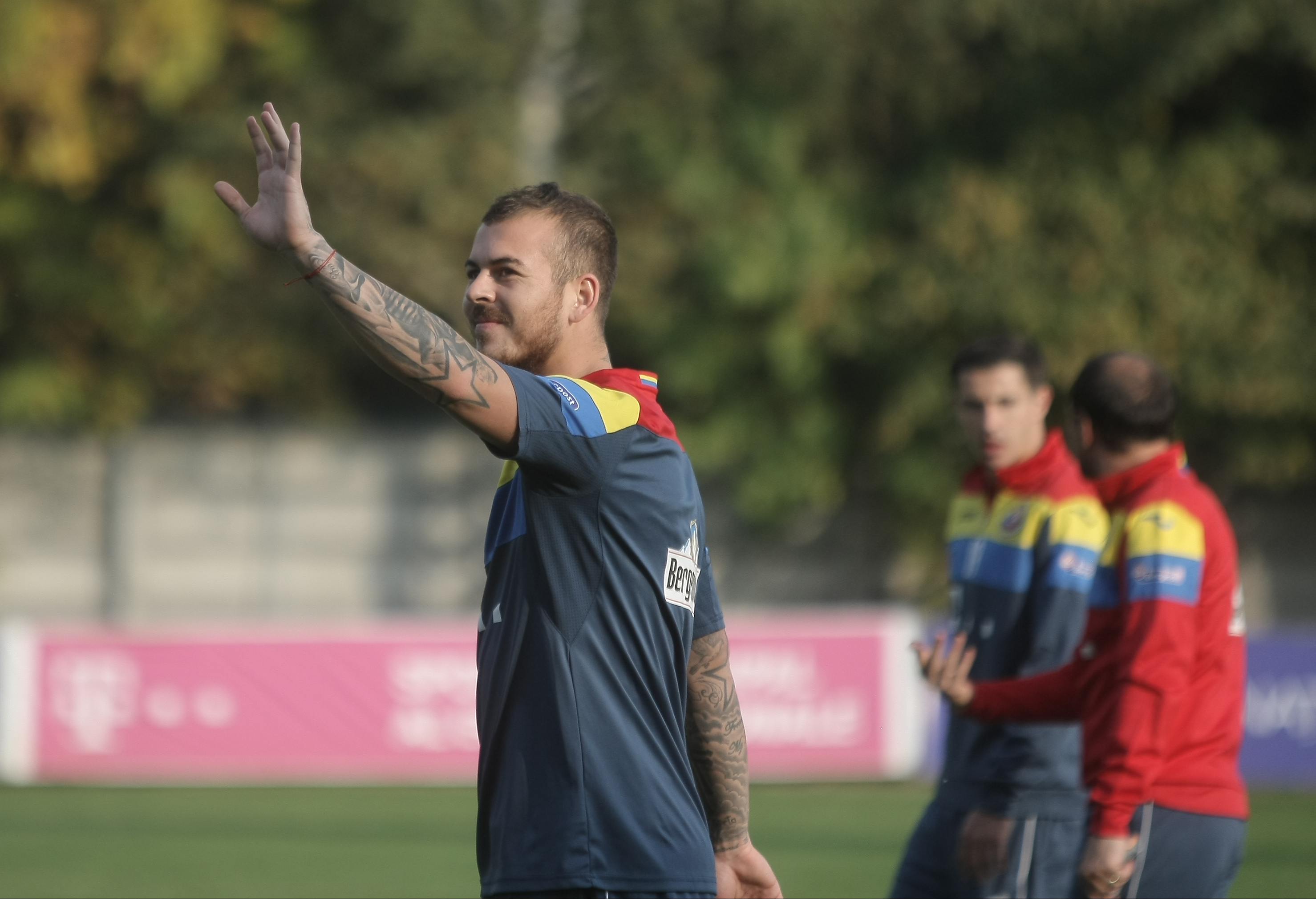 Armenia - România (sâmbătă, ora 19.00, TVR 1). Alibec, deranjat de criticile lui Bölöni: ”A exagerat!”. Atacantul dă sfoară-n țară: ”N-am iubită” / INTERVIU & GALERIE FOTO