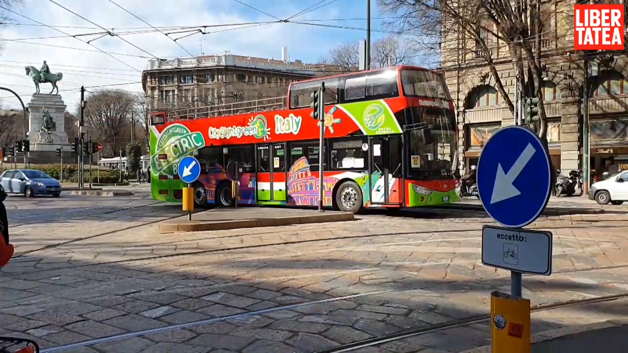 Corespondență din Milano de la trimisul special Libertatea. Turism în vremea coronavirusului: city-tour cu autobuzul gol și chelneri cu mănuși chirurgicale