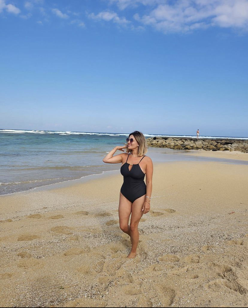 Imagini rare cu Ela Crăciun în costum de baie. Prezentatoarea spune: „Am celulită, vergeturi și nu simt nevoia să le ascund”