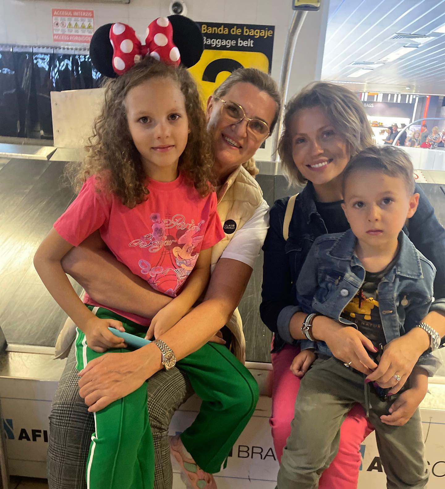 Cum a fost vacanța Mirelei Vaida cu copiii la Disneyland Paris: „Cozi interminabile, prețuri exagerate”. Cu cine s-a întâlnit la întoarcere