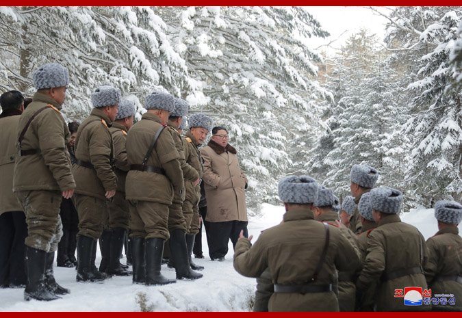 Kim Jong Un, călare pe un cal alb, pe muntele sacru al Coreei de Nord. Imaginile misterioase care prevestesc un anunț major