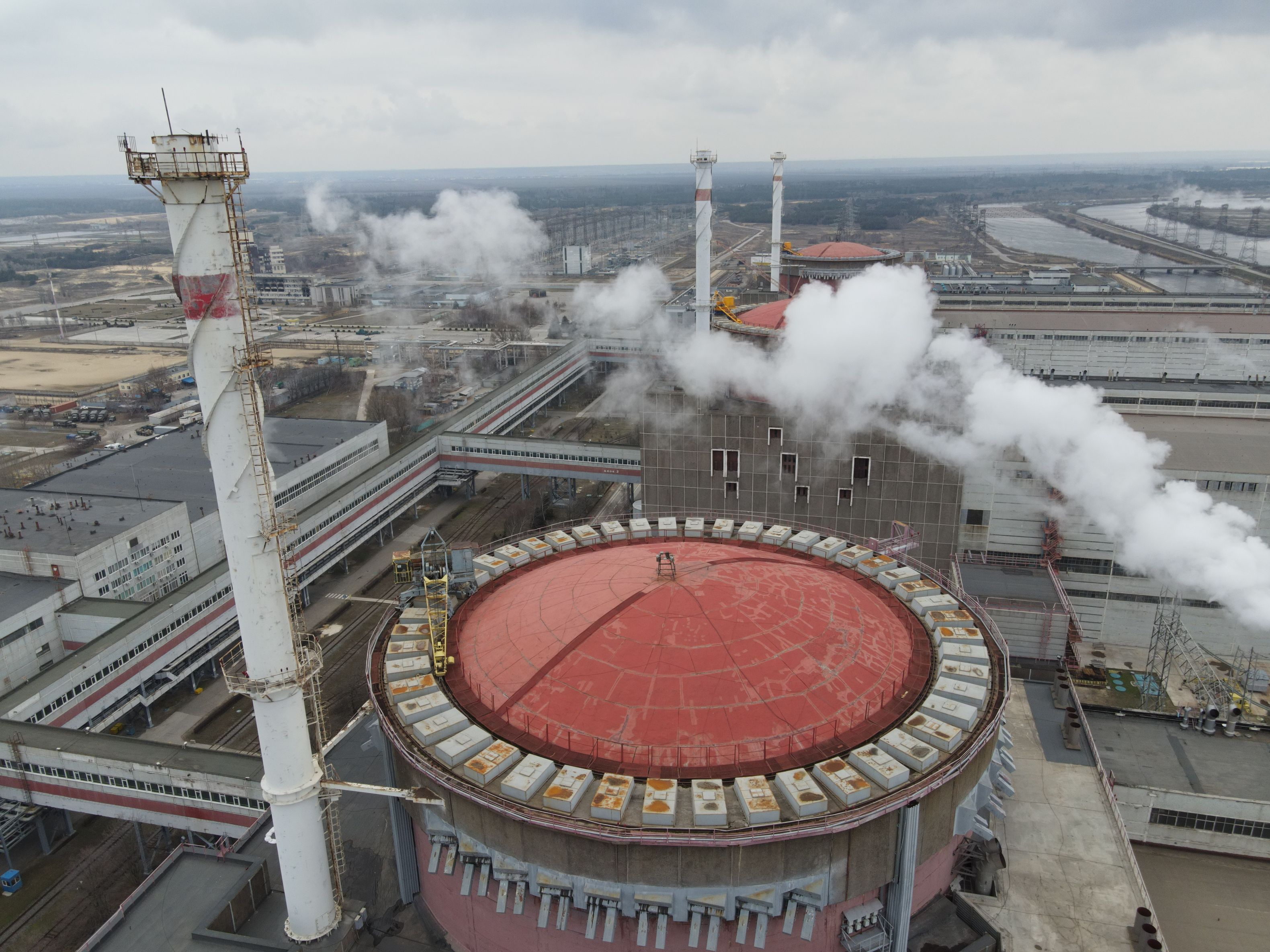 Rusia va deconecta cea mai mare centrală nucleară din Europa de la sistemul energetic ucrainean. „Dezastrul de la Cernobîl se poate repeta”