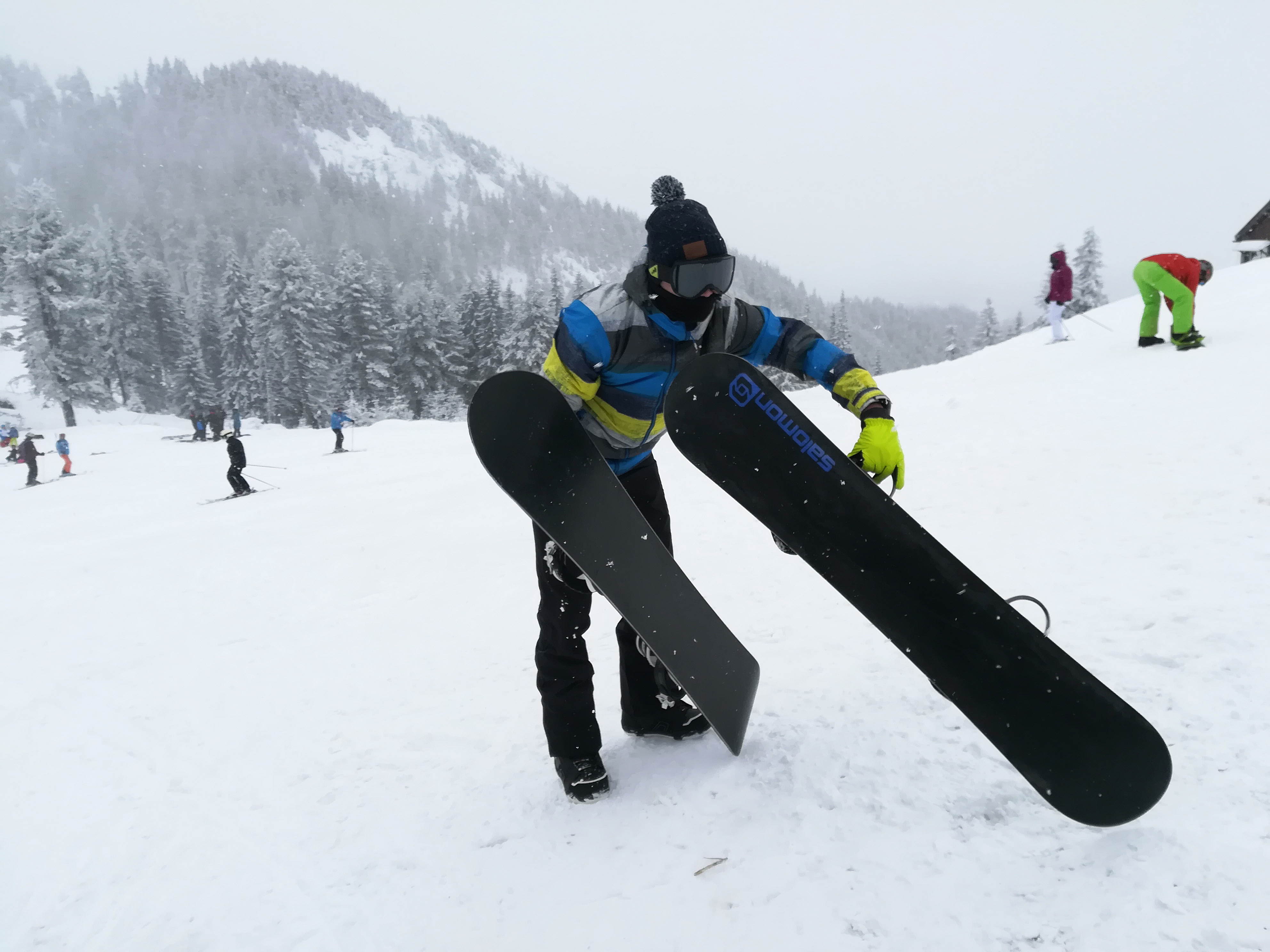 Cum petreci Crăciunul la Poiana Brașov: Spectacol cu Direcţia 5 şi defilarea schiorilor cu torţe aprinse| FOTO