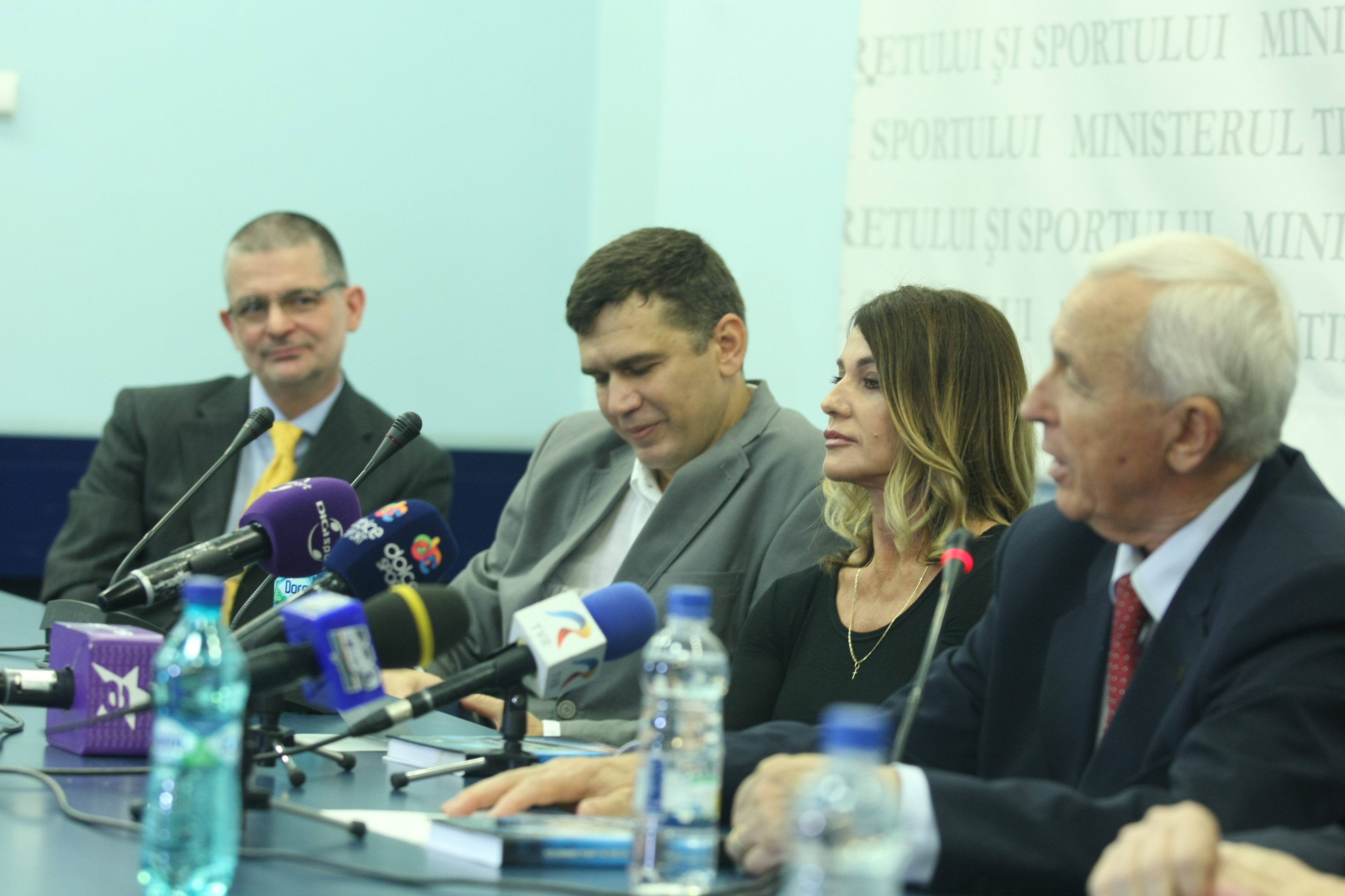 Nicolae Vieru și-a lansat o carte despre gimnastică, dar și în care Ilie Năstase are partea lui de glorie: ^”Ne-a dus acasă la Diana Ross!”. Nasty confirmă și aruncă ”bomba”: ”Am și divorțat după aia!” / GALERIE FOTO