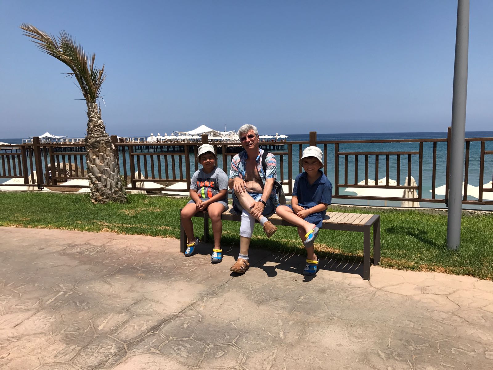 FOTO EXCLUSIV/ Silviu Prigoană, vacanță de 40 de zile cu cei doi băieți ai săi. I-a plimbat pe Eduard și Maximus prin toată Europa