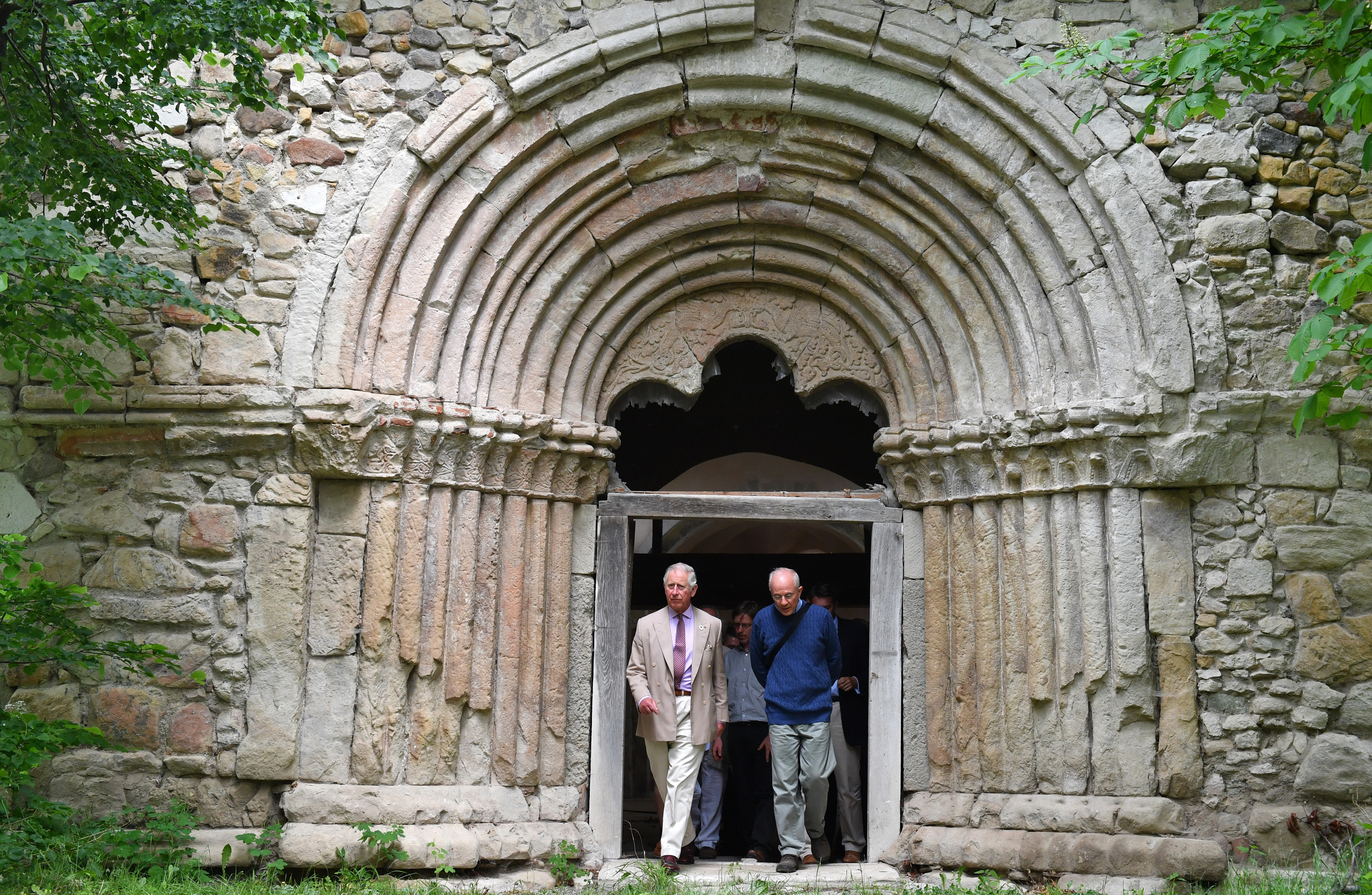 UPDATE: Prințul Charles a vizitat trei biserici medievale abandonate din Transilvania / FOTO&VIDEO