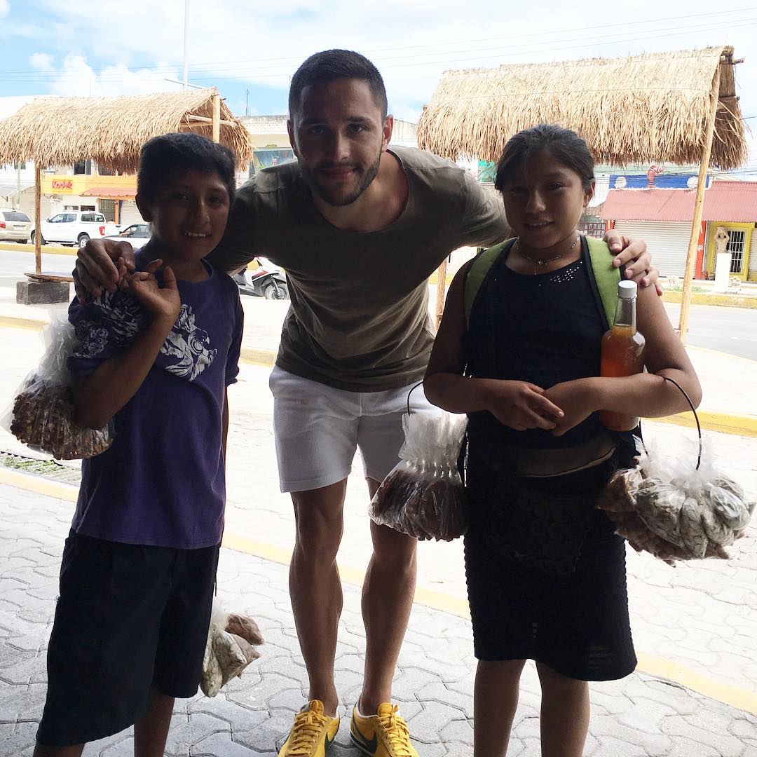 Fotbalistul Florin Andone se distrează cu iubita în vacanța din Mexic / GALERIE FOTO
