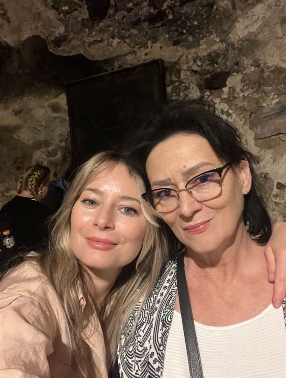 Ce a descoperit Laura Cosoi în casa mamei sale, după ce aceasta s-a stins din viață: „Am găsit printre cărți”