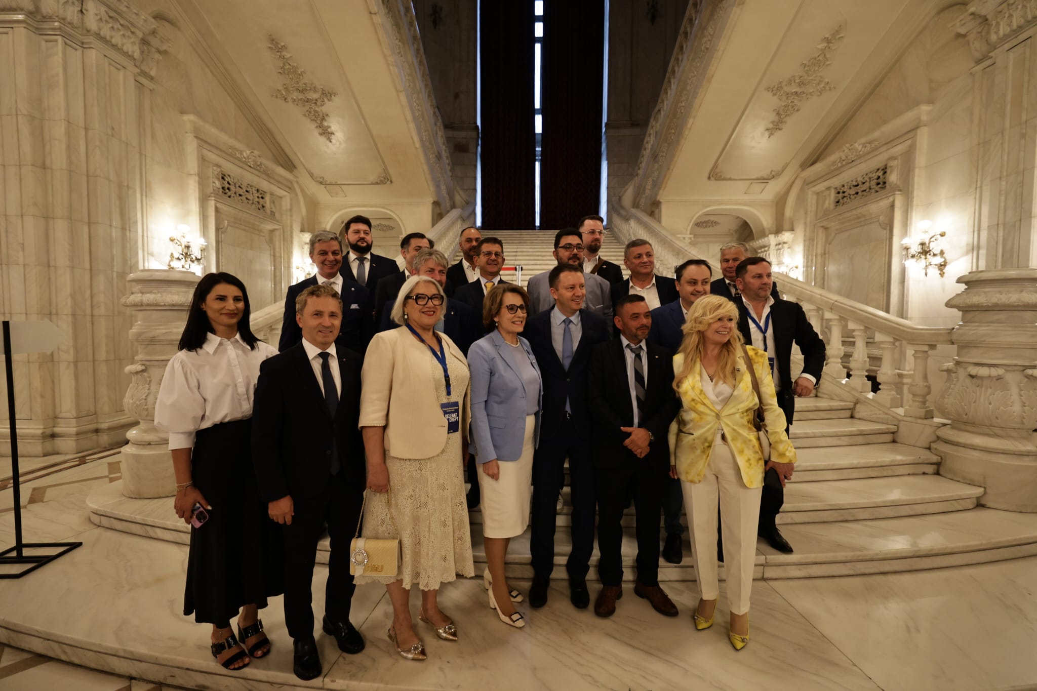 Congres PNL. Ce nu s-a văzut la TV: surprize, negocieri purtate până la votul final, atacuri interne și scepticism privind împărțirea funcțiilor
