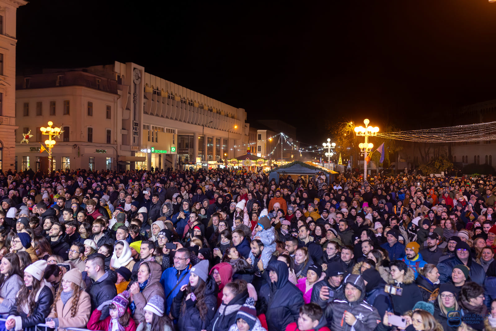 Târgul de Crăciun Timișoara 2024. Aproape o sută de căsuțe, zonă de gastronomie, carusel și o roată panoramică