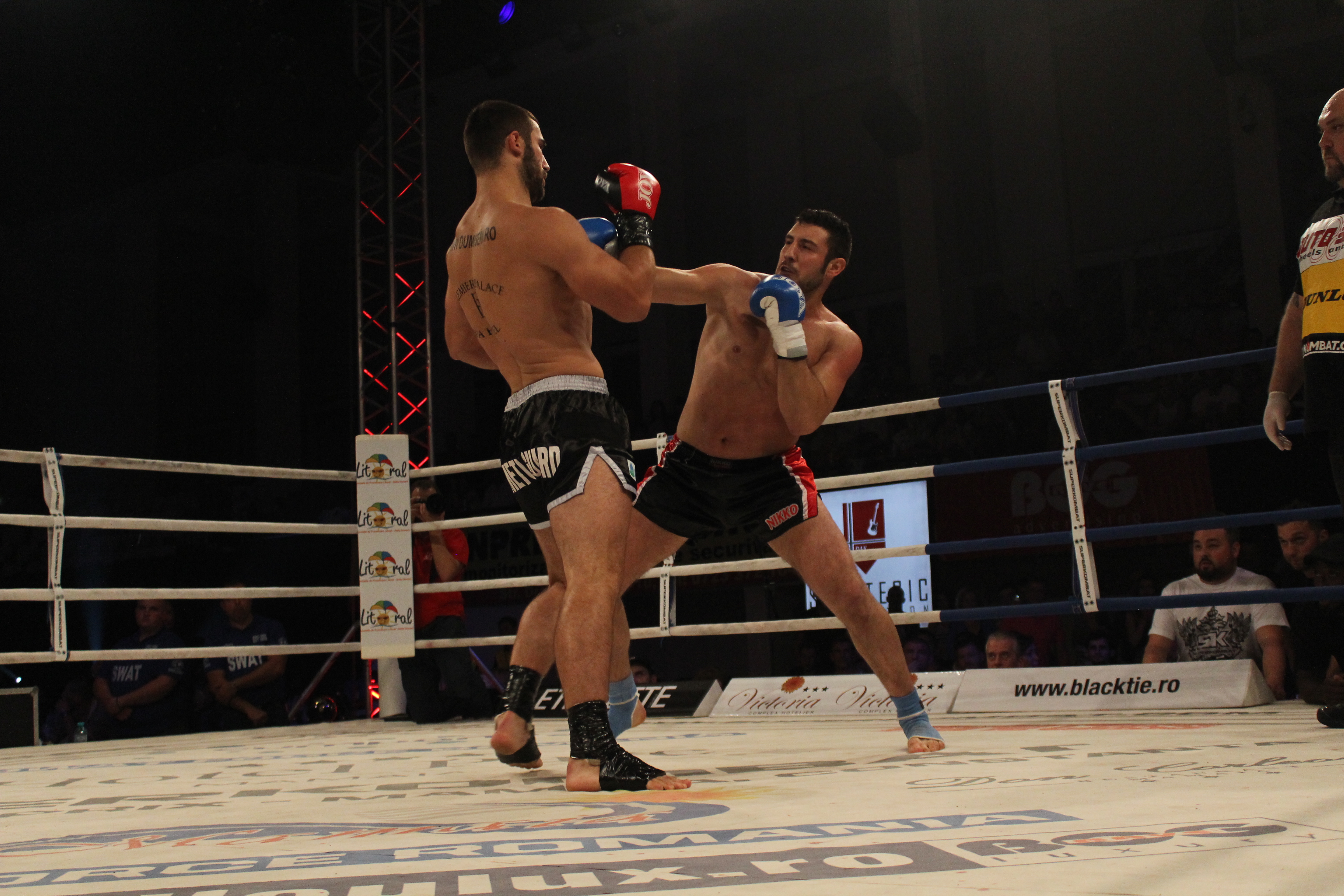 VIDEO / Andrei Stoica și-a păstrat centura mondială Superkombat