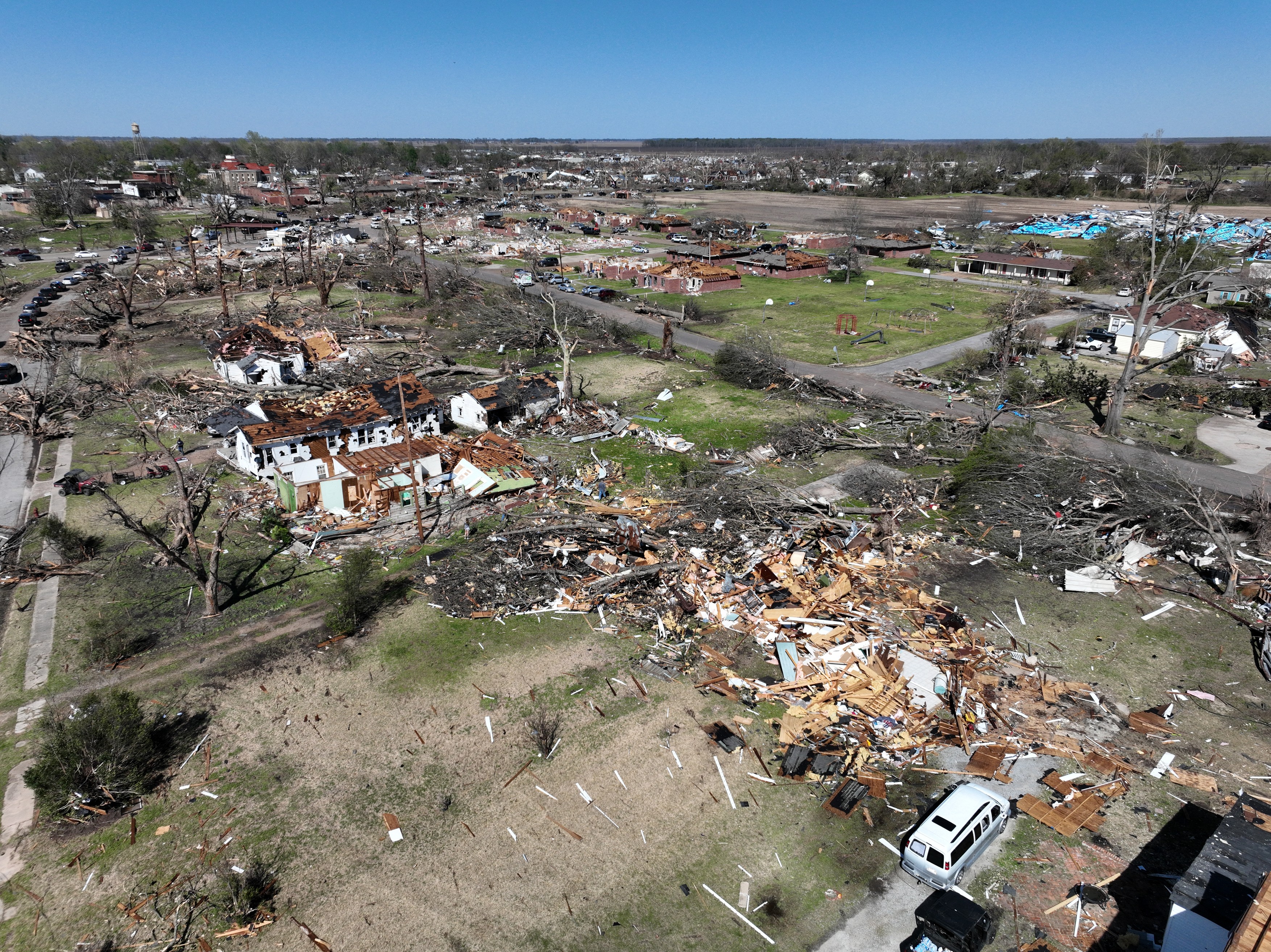 Stare de urgenţă în Mississippi, după ce a fost grav lovit de tornade. Cel puțin 25 de morți și zeci de clădiri distruse