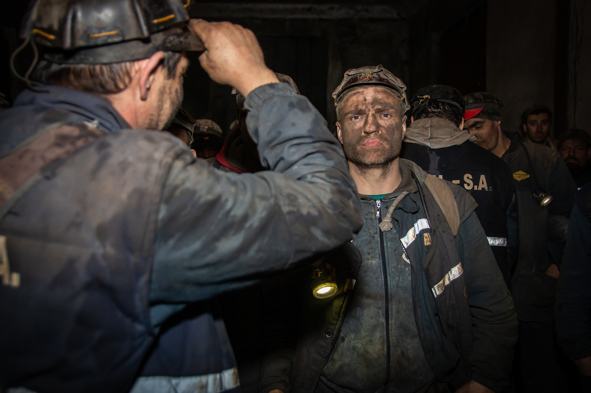 Momente emoționante surprinse la Mina Lupeni, când minerii au ieșit la suprafață, după șase zile de protest
