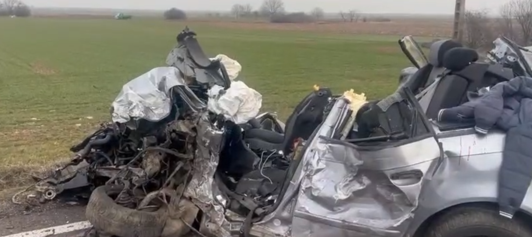Trei morți și trei răniți pe DN6 la Zănoaga, în Dolj, într-un accident cu un TIR și două autoturisme