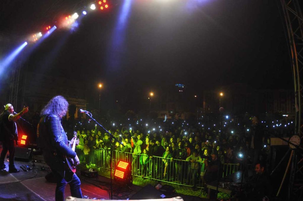 Câți bani s-au strâns la concertul umanitar cu 14 trupe rock, organizat după furtuna din Timișoara. Vânzările de bilete, sub așteptări