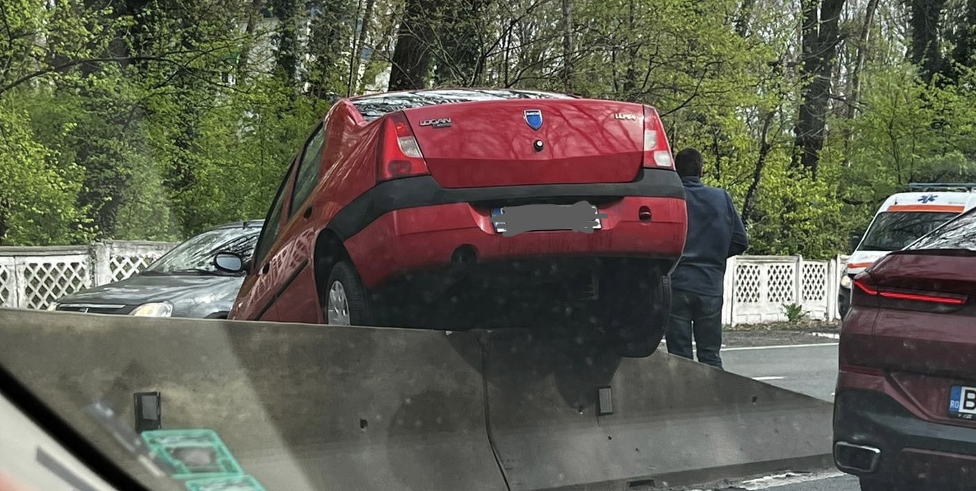 Accident în lanț cu șase mașini, lângă București. Cinci persoane, duse la spital