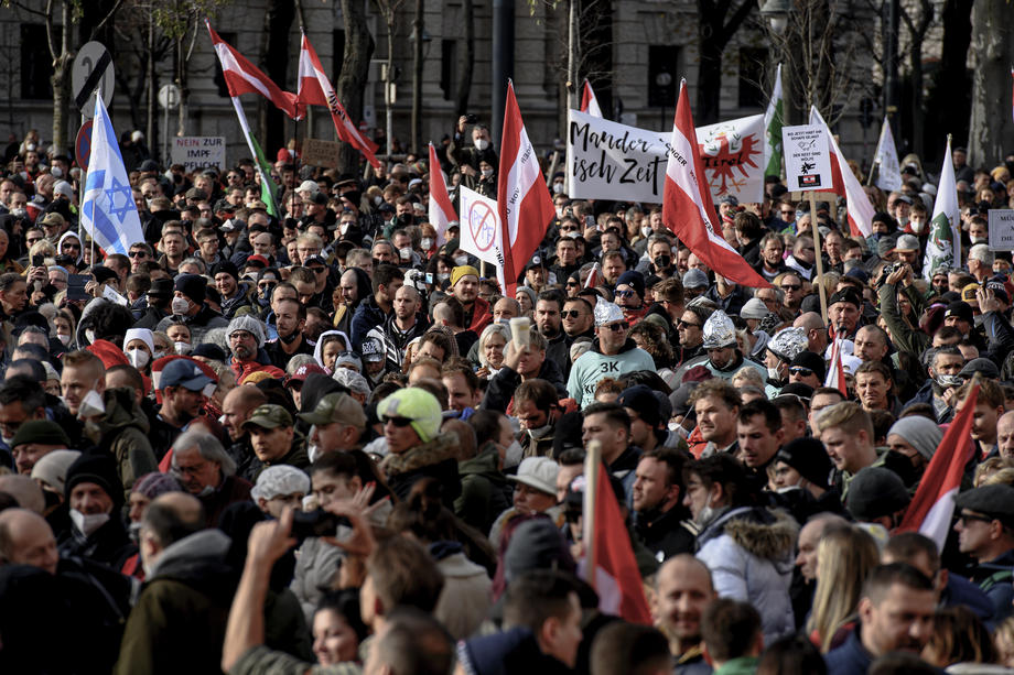 Proteste de amploare la Viena, împotriva carantinei și vaccinării obligatorii