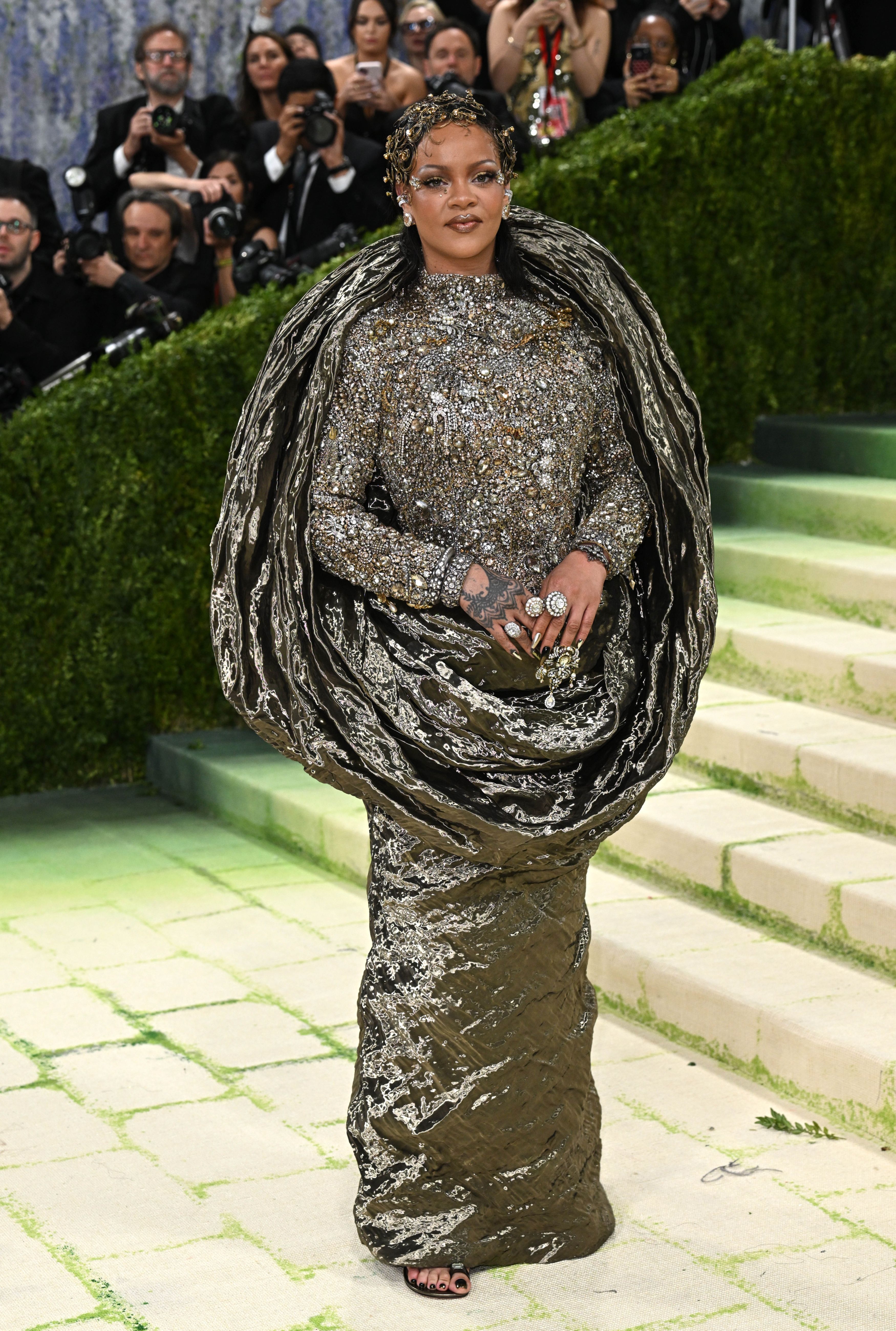 Vedete pe „covorul pietruit” la Met Gala 2026. De la rochii impresionante la alegeri controversate