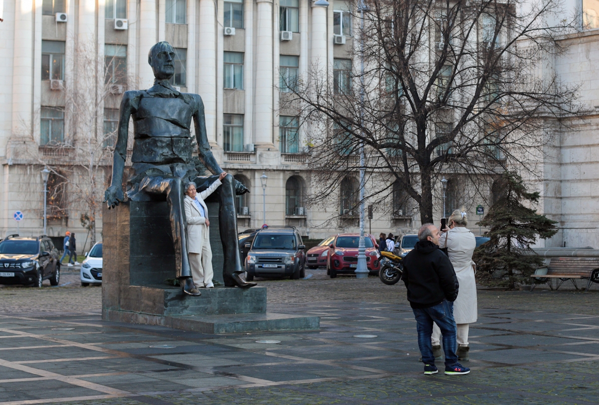 FOTO. Centrul Bucureștiului a fost plin de oameni în ultima zi din an: „Am venit de la Madrid să petrecem aici”