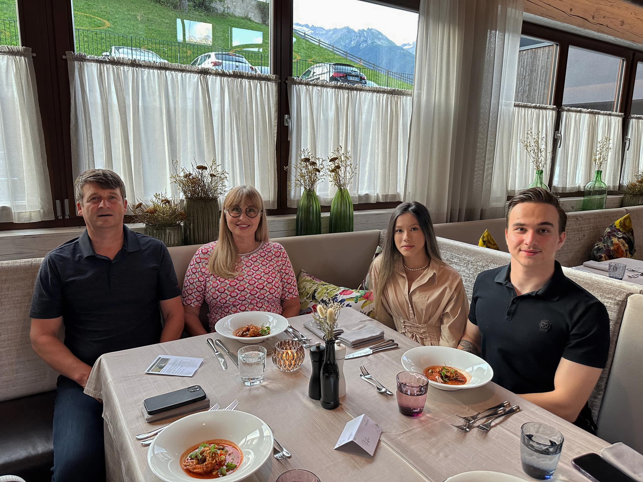 Luca Reghecampf și Asiana Peng s-au căsătorit. Imagini de la cununia băiatului cel mare al lui Laurențiu Reghecampf