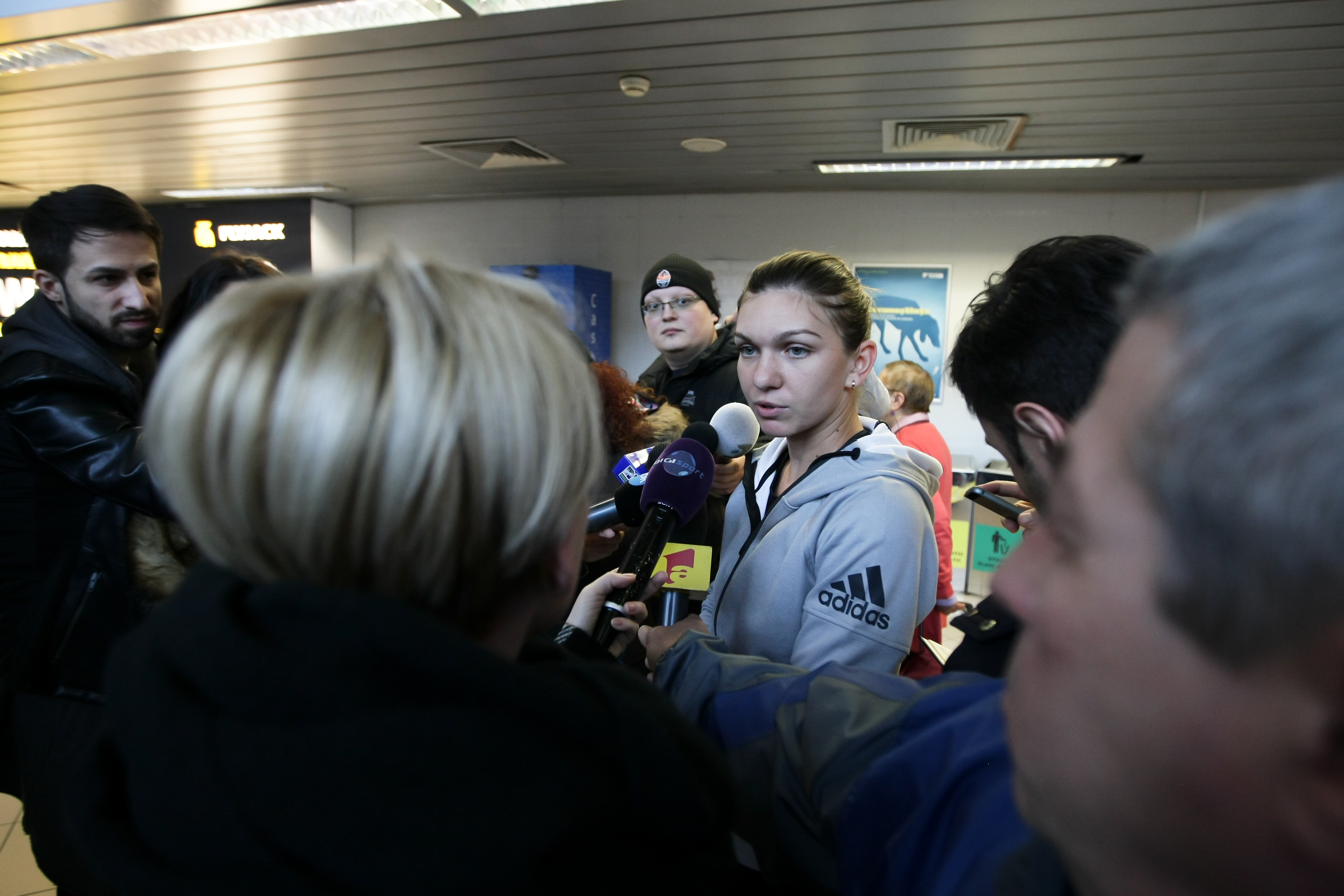 Simona Halep s-a întors acasă de la Australian Open / GALERIE FOTO