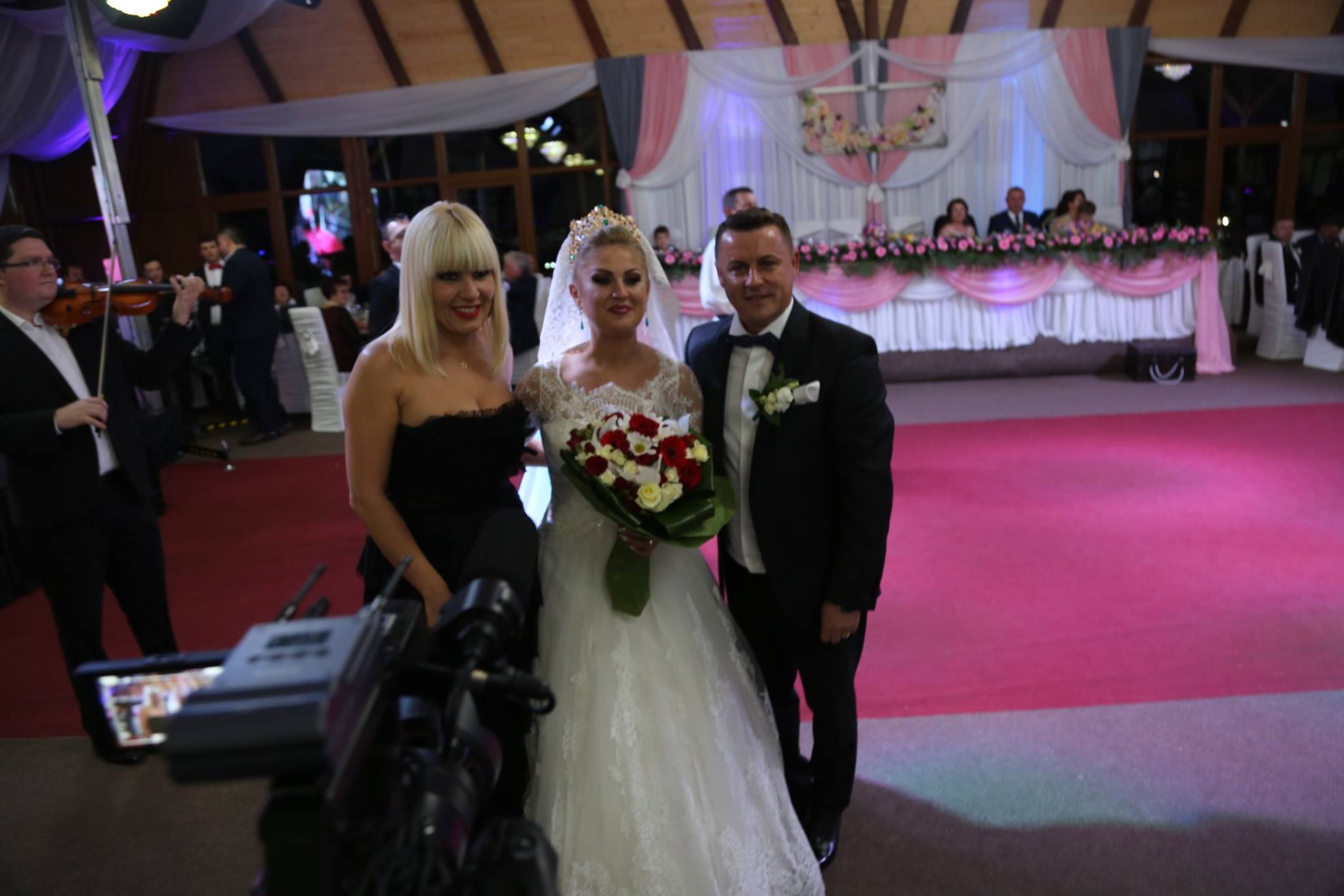Traian Băsescu și Elena Udrea, la nunta anului din Maramureș. Cum s-au distrat și cum au arătat la cel mai tare eveniment | VIDEO & FOTO