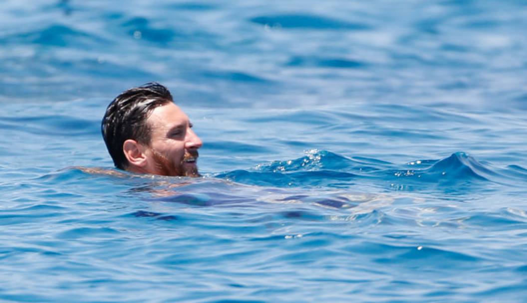 N-au loc unul de altul nici în vacanță! Messi și Ronaldo și-au ciocnit yacht-urile la Ibiza / GALERIE FOTO