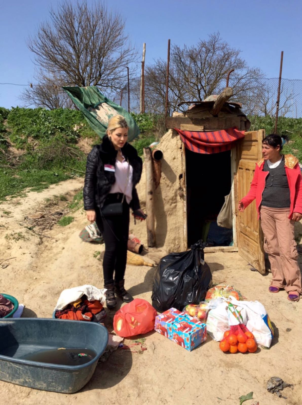 REPORTAJ: Dacă unii pozează în Bunul Samaritean doar de sărbători, ea aduce alinare tot timpul anului| FOTO