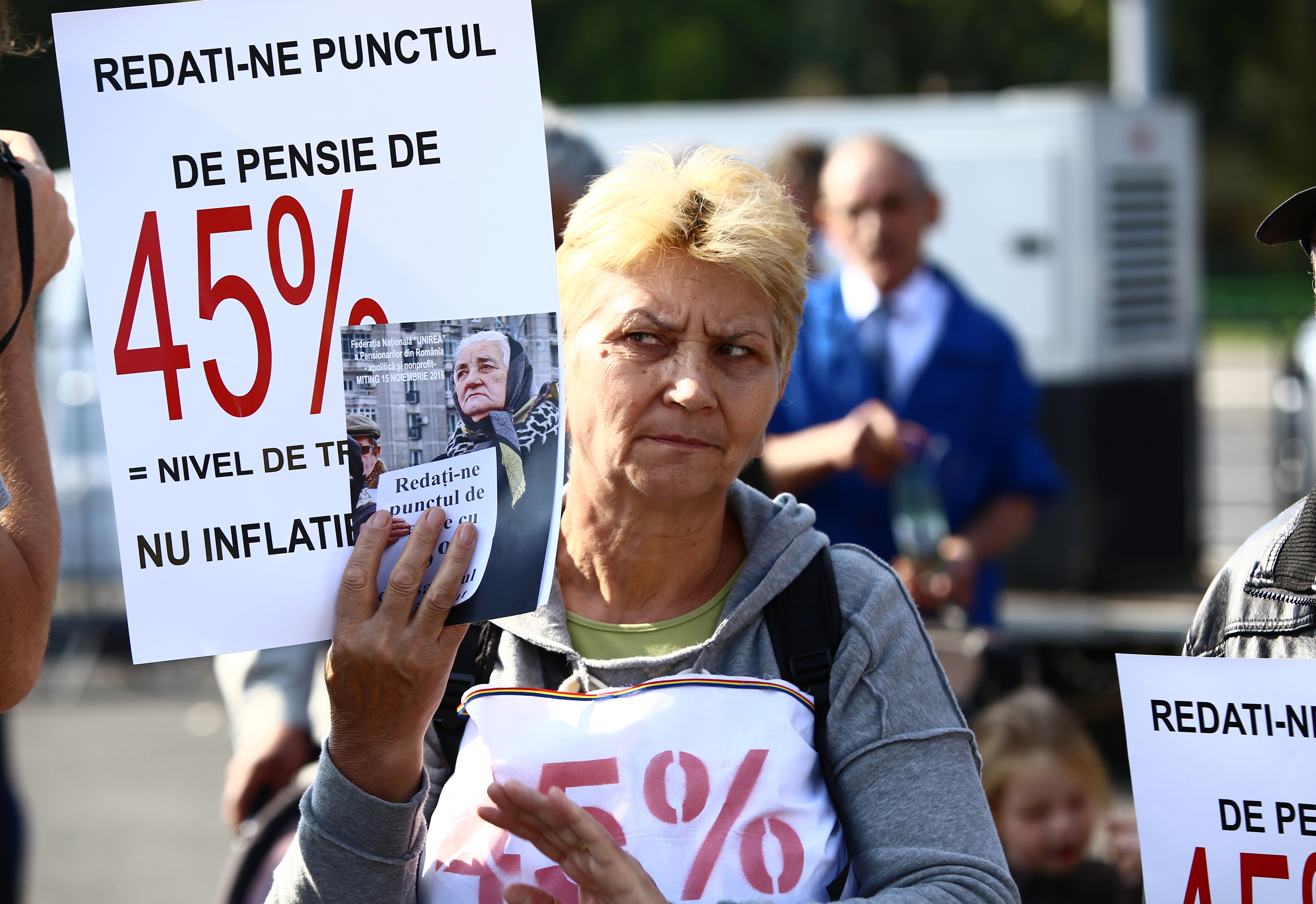 Pensionarii protestează în fața Guvernului, din cauza legii pensiilor
