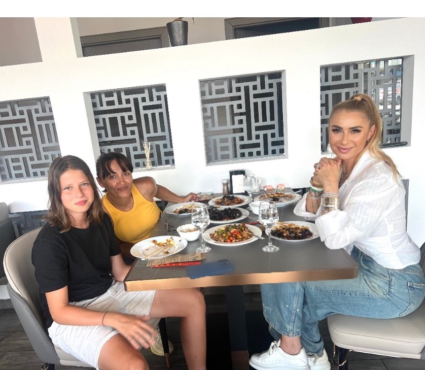 Cum arată în prezent Nuți, bona copiilor Anamariei Prodan. Bebeto a petrecut cu ea la majorat