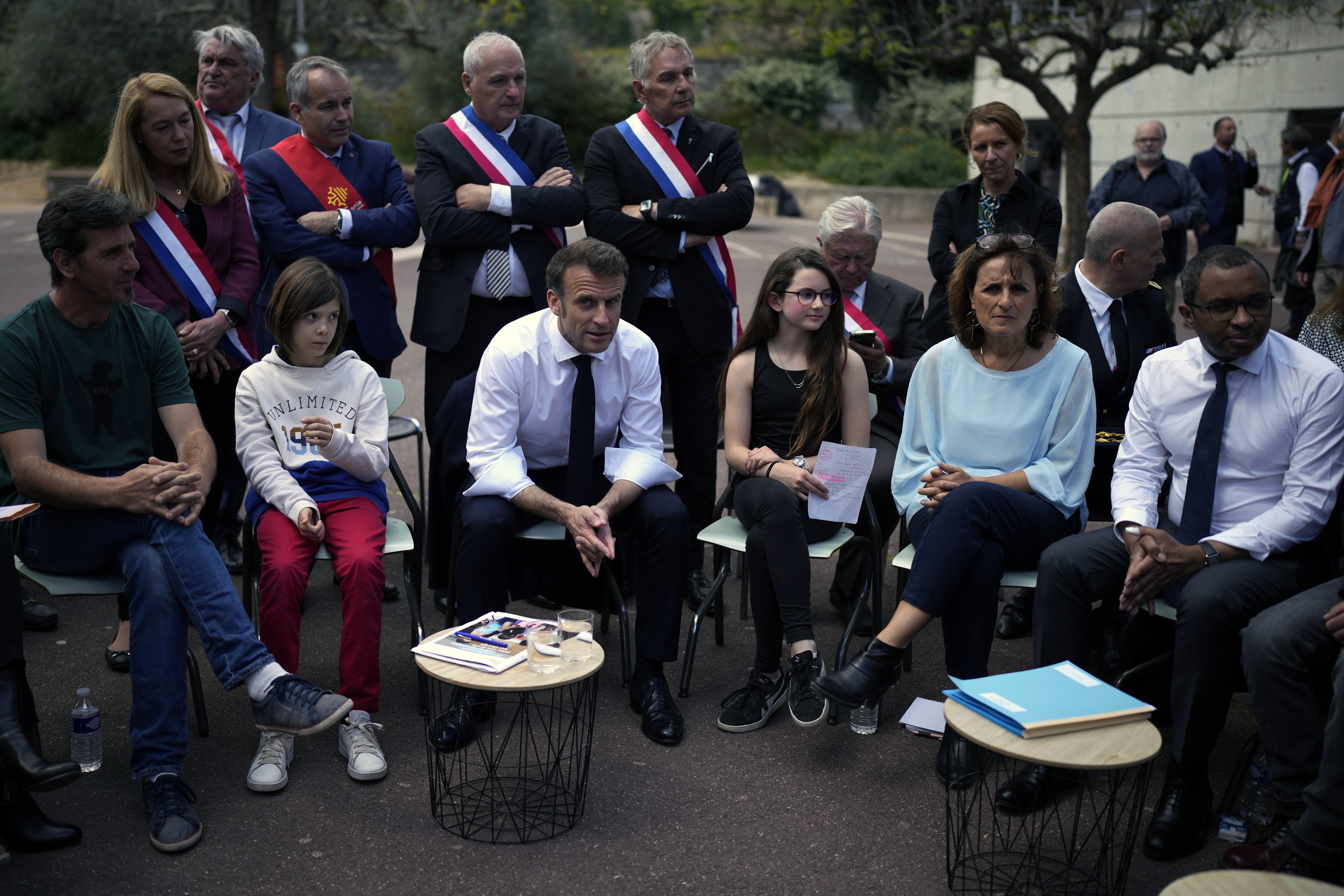 O nouă zi de proteste față de legea pensiilor în Franța. Vizita lui Macron în teritoriu, întâmpinată cu manifestații și huiduieli