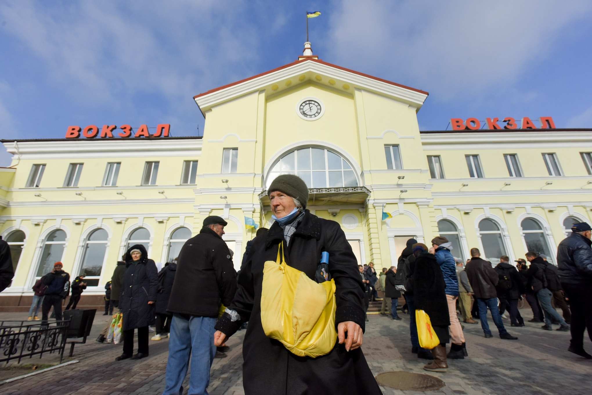 Ucraineni cu lacrimi în ochi, la sosirea „Trenului Victoriei”. De ce este importantă linia care leagă capitala Kiev de Hersonul eliberat