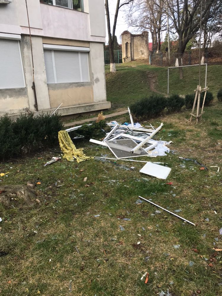 UPDATE: Explozie în Onești. Două persoane, la spital cu arsuri grave| FOTO