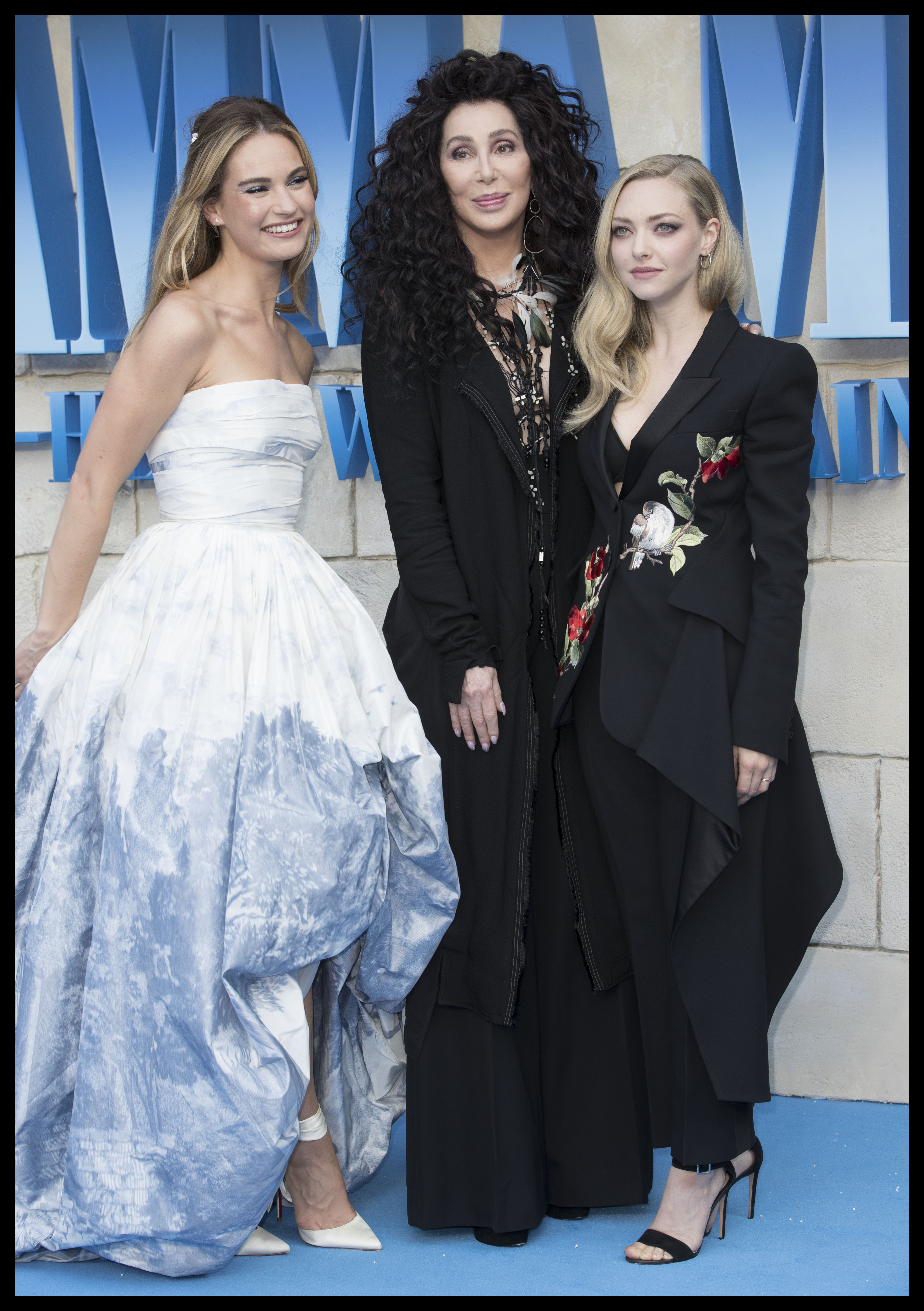 FOTO | Cher şi Meryl Streep s-au sărutat pe buze la premiera filmului „Mamma Mia! Here We Go Again“