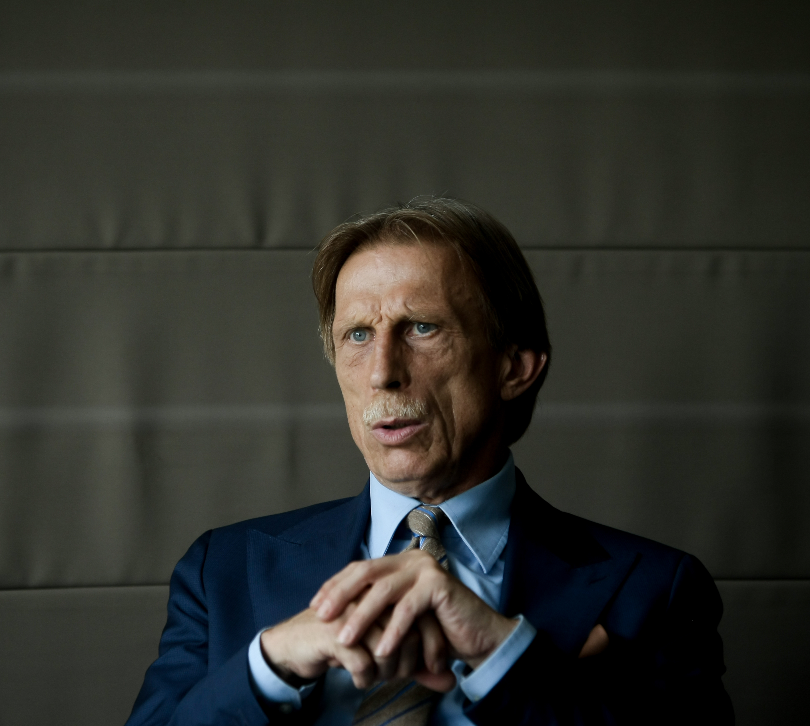 Neamțul Christoph Daum, selecționerul României, într-o confesiune sinceră: ”Viața e un dar pentru mine. Am avut o boală grea, dar am primit a doua șansă. Sunt norocos”. Cum pregătește debutul în preliminariile CM 2018 | EXCLUSIV&FOTO%VIDEO