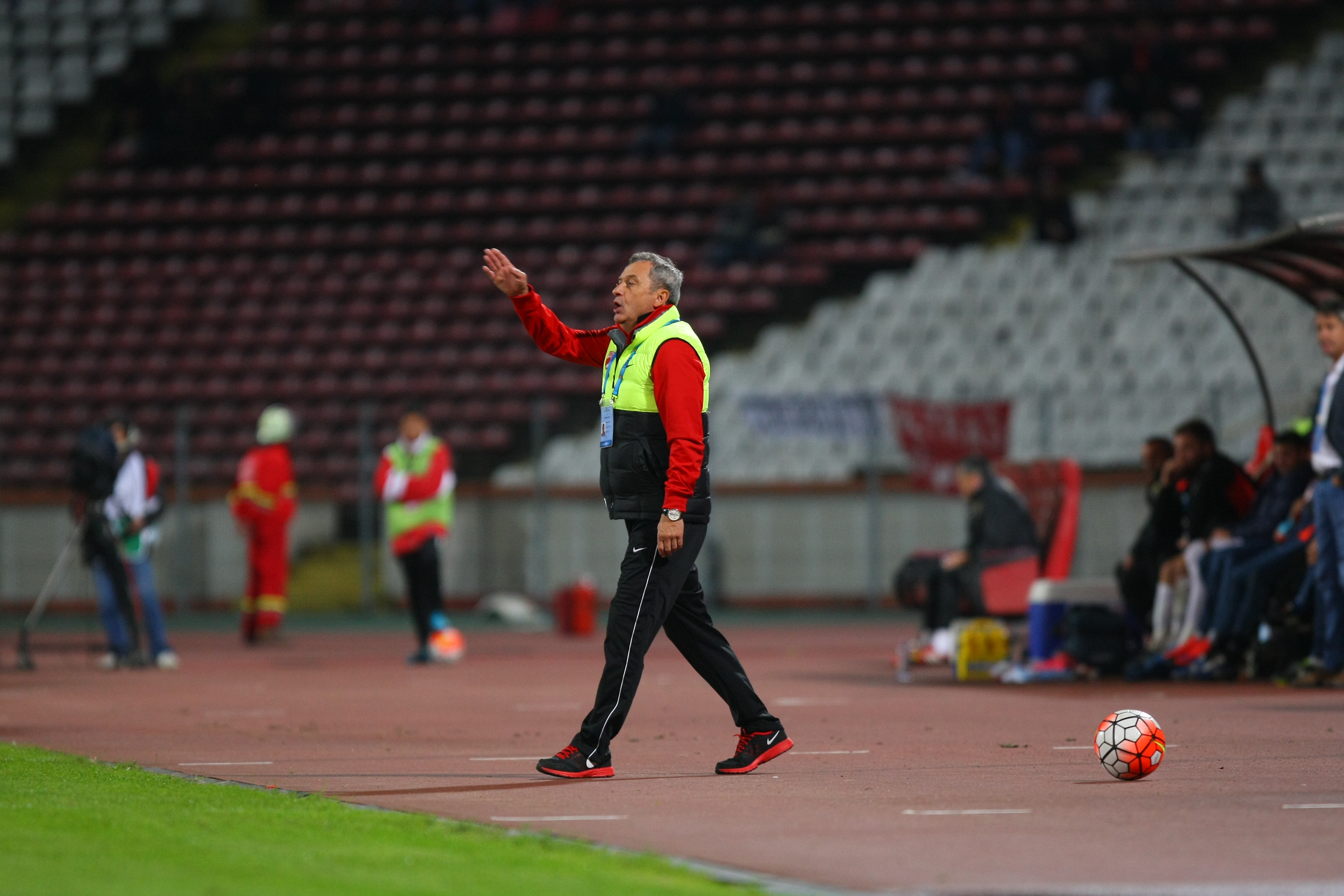 LIGA I LA FOTBAL, etapa a 14-a / Scandal după meciul Dinamo - ASA Tîrgu Mureș 2-1. ^Ardelenii protestează oficial printr-un comunicat în care reclamă un ”fault evident și lipsă de fair-play”! GALERIE FOTO