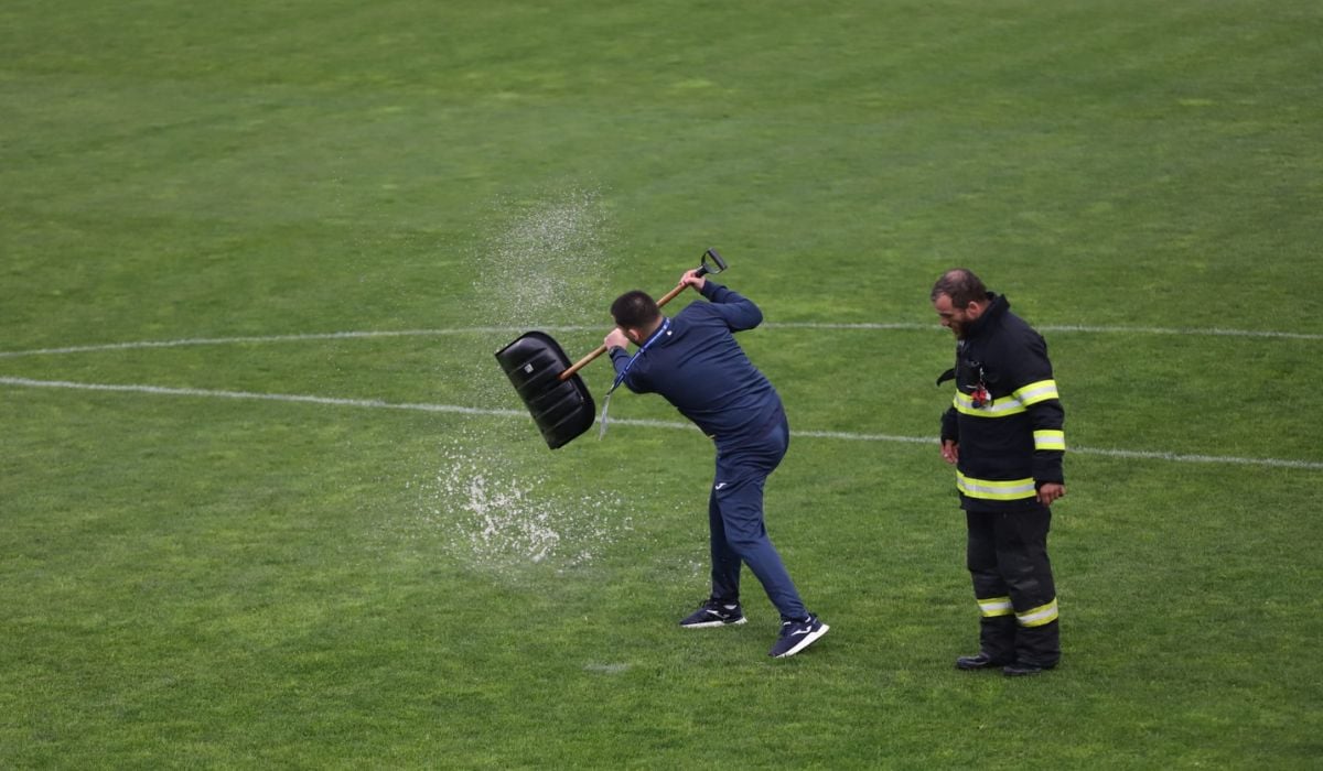 Meciul România - Cipru, în preliminariile CM de fotbal feminin, întrerupt din cauza furtunii din București