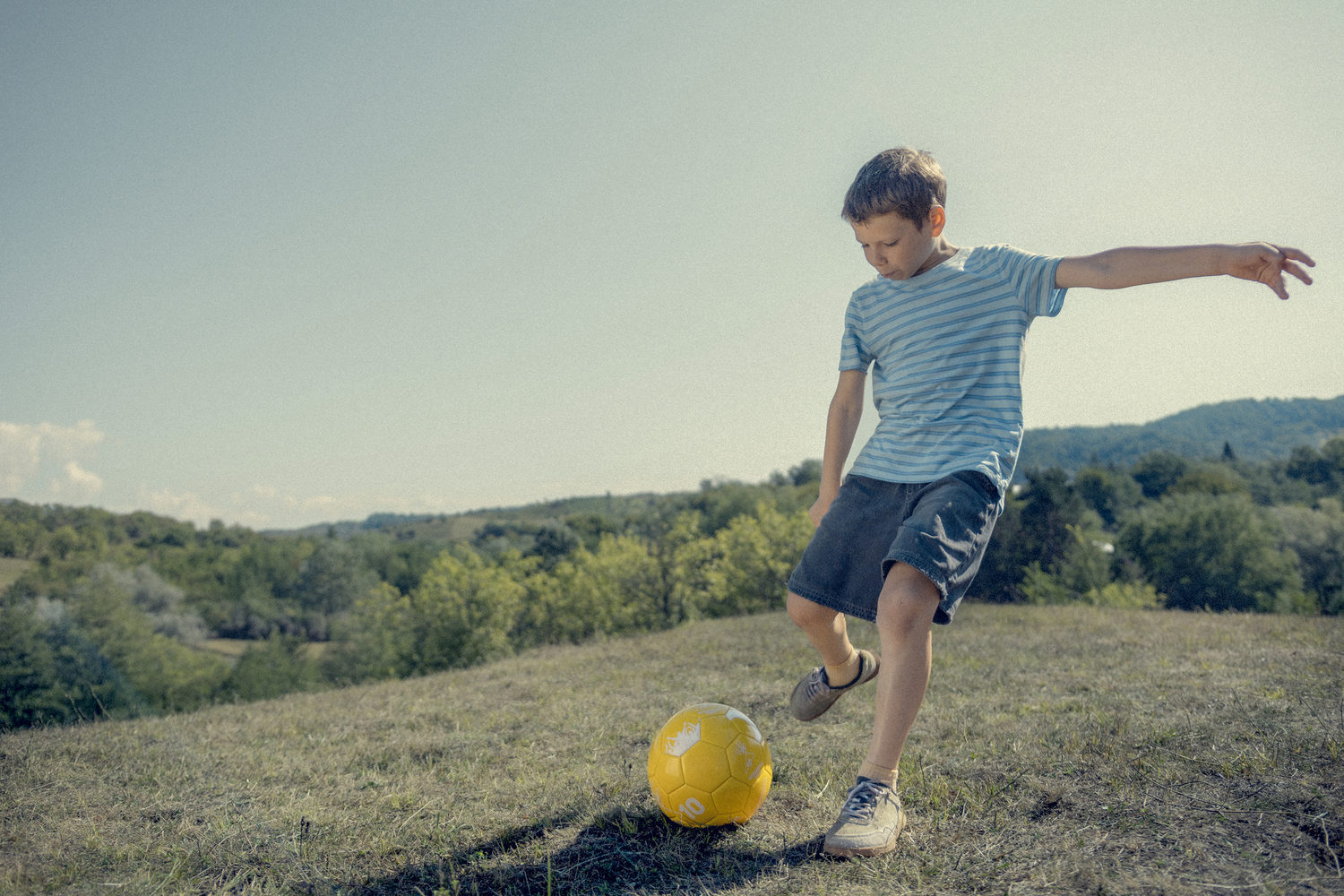 Un film românesc pentru copii, premiat pentru prima oară la Berlin. Regizorul filmului „Atlasul Universului”: „Toată lumea are senzația că se pricepe la filme, pentru că toți s-au uitat la filme”