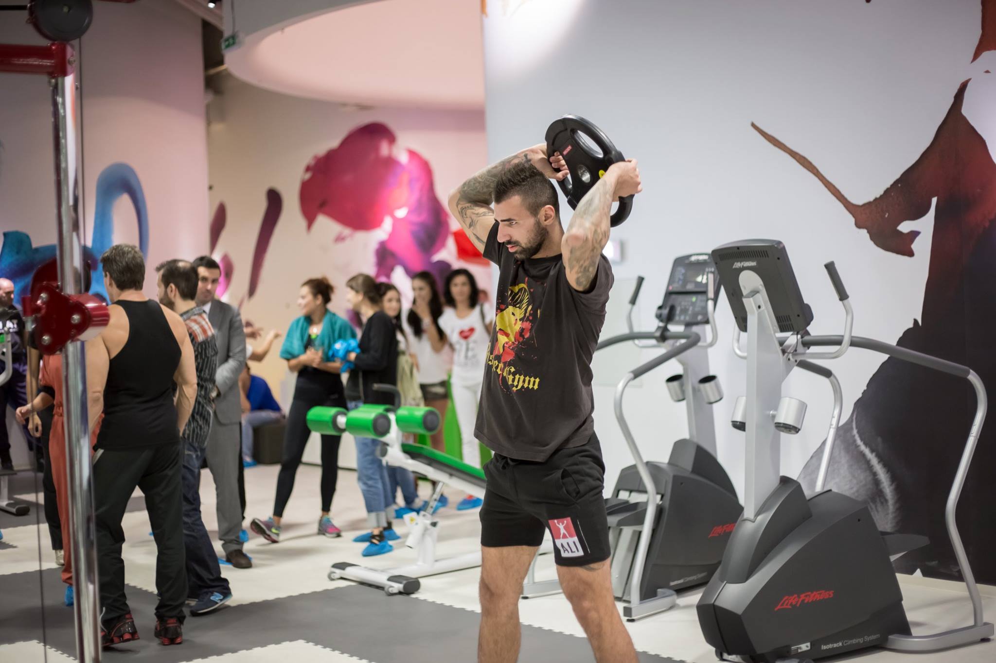 GALERIE FOTO / Campionii Superkombat au bătut o vedetă de la Hollywood