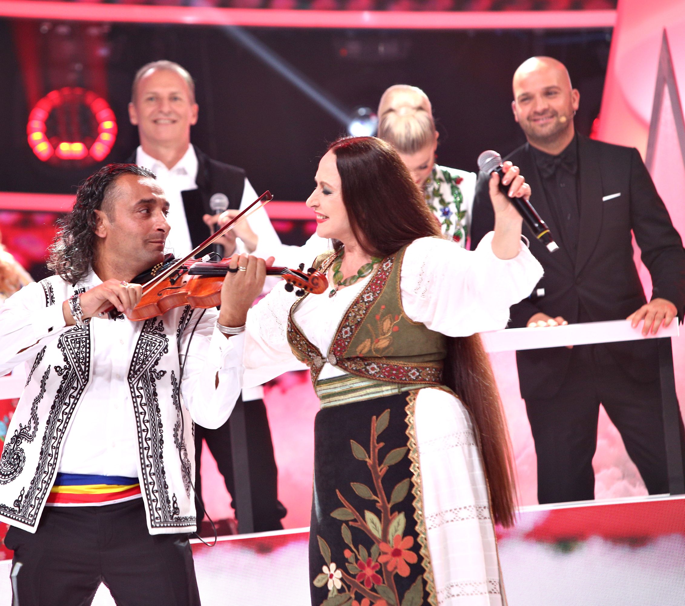Program TV de Revelion. Ce vedem la televizor în noaptea dintre ani