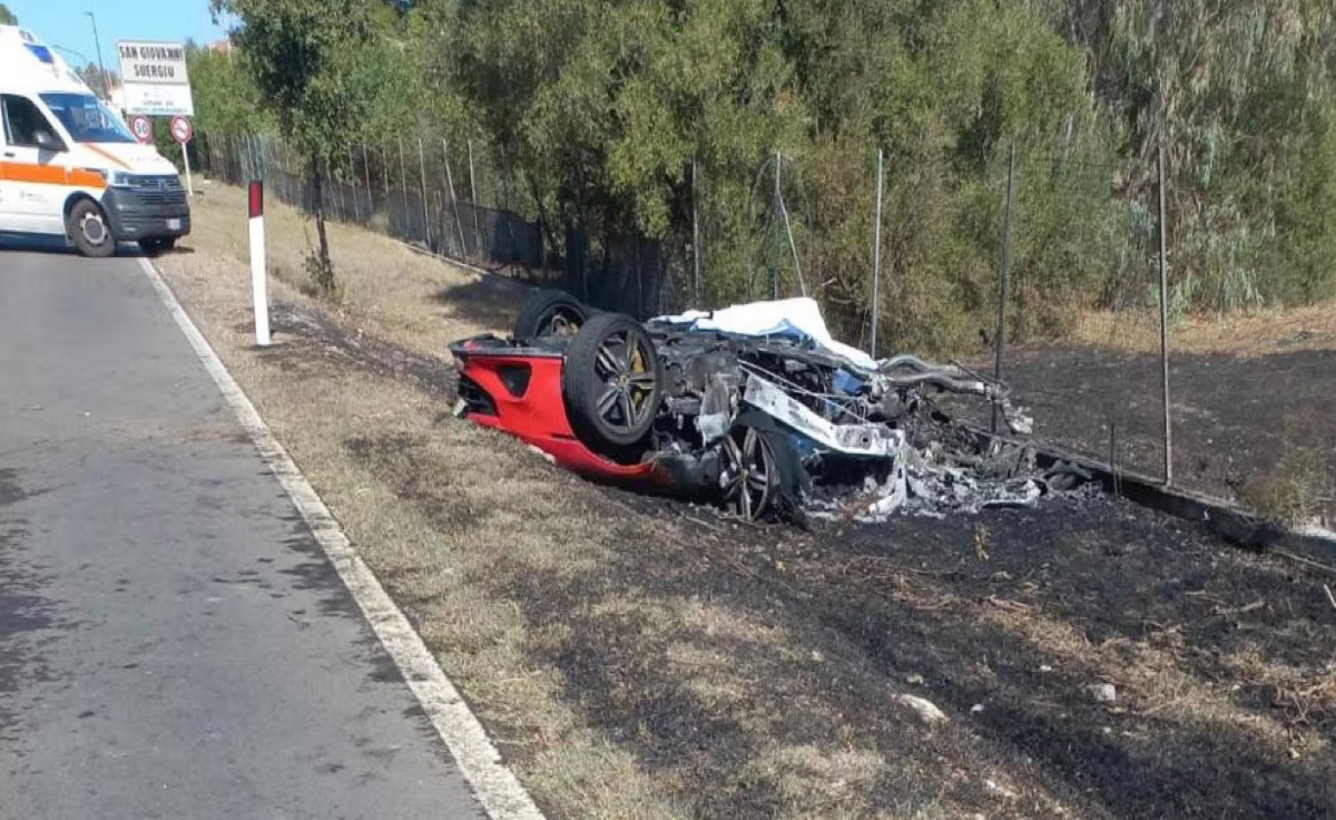 Momentul când un Ferrari, un Lamborghini și un camper se lovesc violent, în Italia. Un cuplu a murit carbonizat în Ferrari. VIDEO