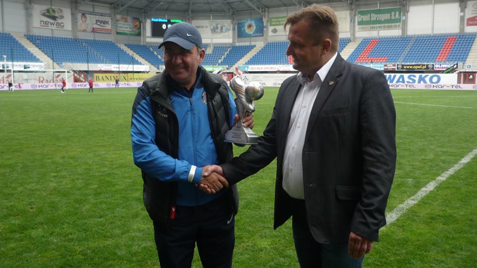 Polonezii l-au premiat pe Gică Hagi, iar Ianis Hagi le-a dat gol / GALERIE FOTO&VIDEO